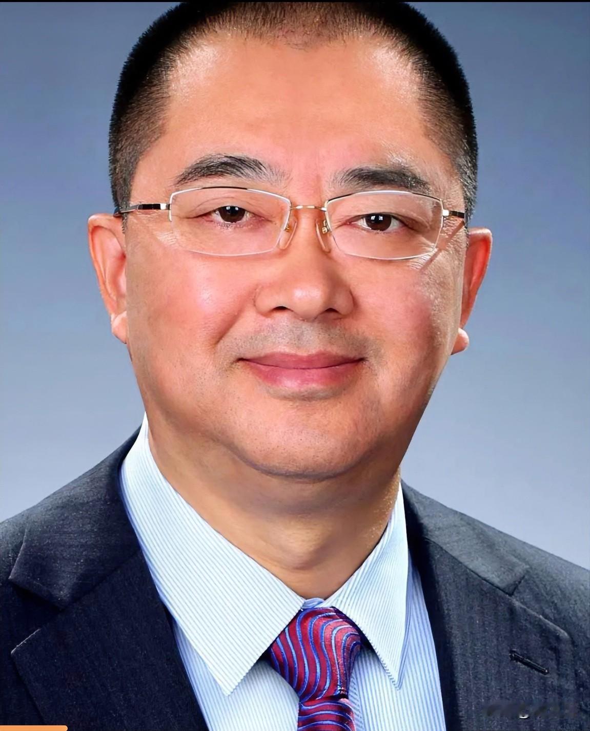 最近大家都在聊许家印，聊恒大，但很多人却忽略了一个关键人物，这个人就是当年恒大的