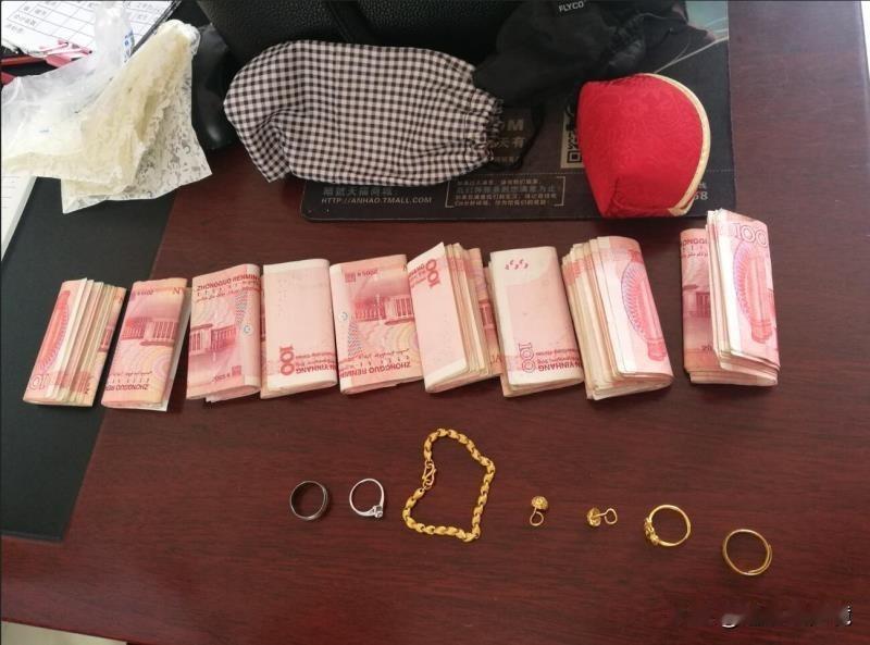 女子金手链掉进火炉 翻找出48颗金珠 黑龙江大庆的郝女士可太惊险又幸运了！1月中