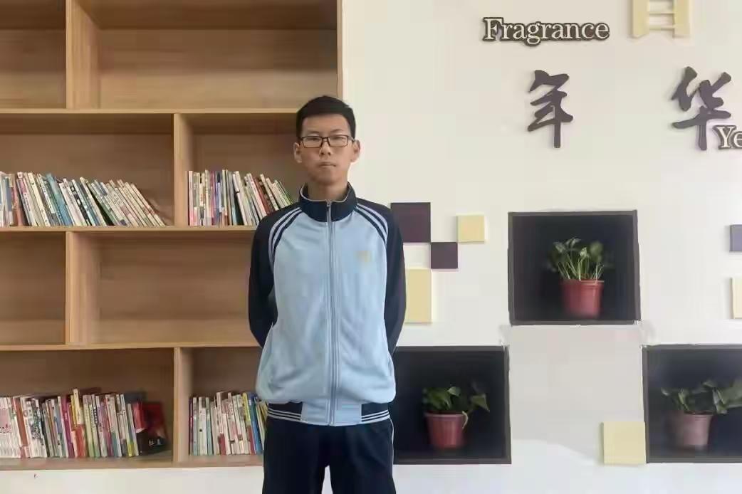 705分学霸放弃清北选哈工大，清醒的选择最动人
 
吉林四平，学霸刘子涵高考拿下