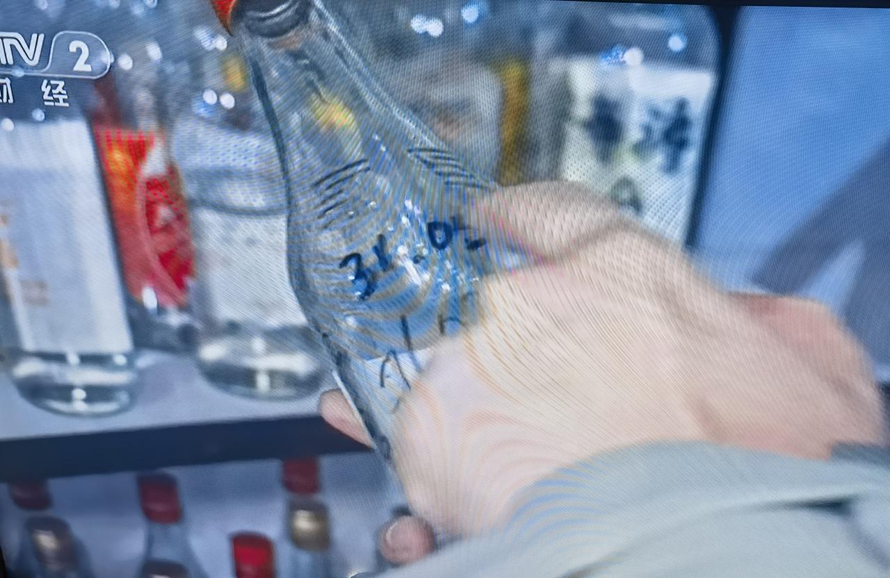 您会在餐馆存酒下次继续喝吗？央视今天报道顺德有家餐馆得到广大顾客信赖，顾客这次喝