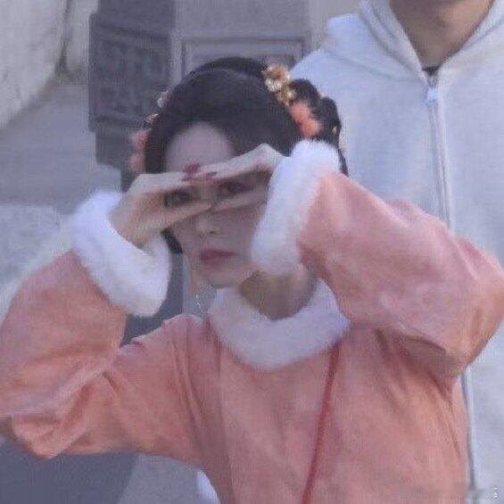 孟子义 草莓大福 孟姐《尚公主》粉衣丫鬟造型甜度爆表！软乎乎配白绒边，小发饰超灵