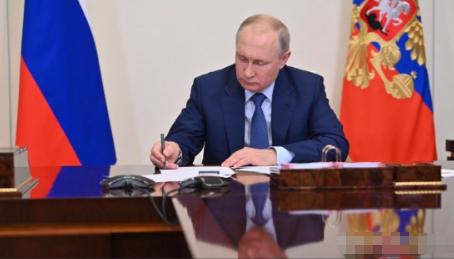 俄罗斯政府发表声明称，俄罗斯已将对两用物项的禁运范围扩大到不友好国家，其中包括一