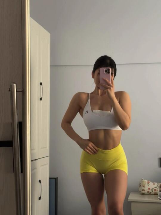 168 | 59kg 今天是柠檬黄配色🍋🌻🌼