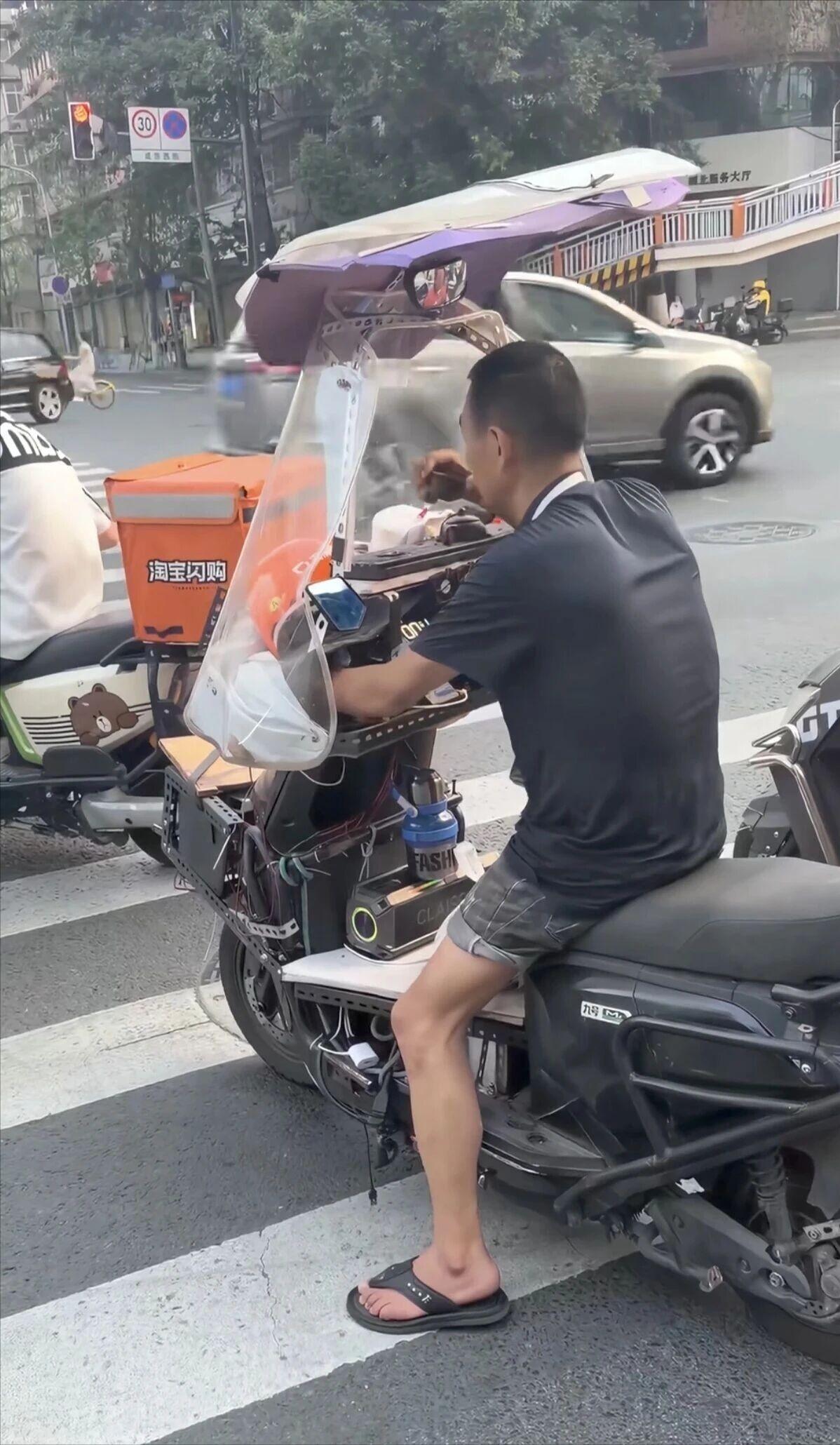 大哥是懂得品味生活的[我想静静][我想静静][我想静静]
