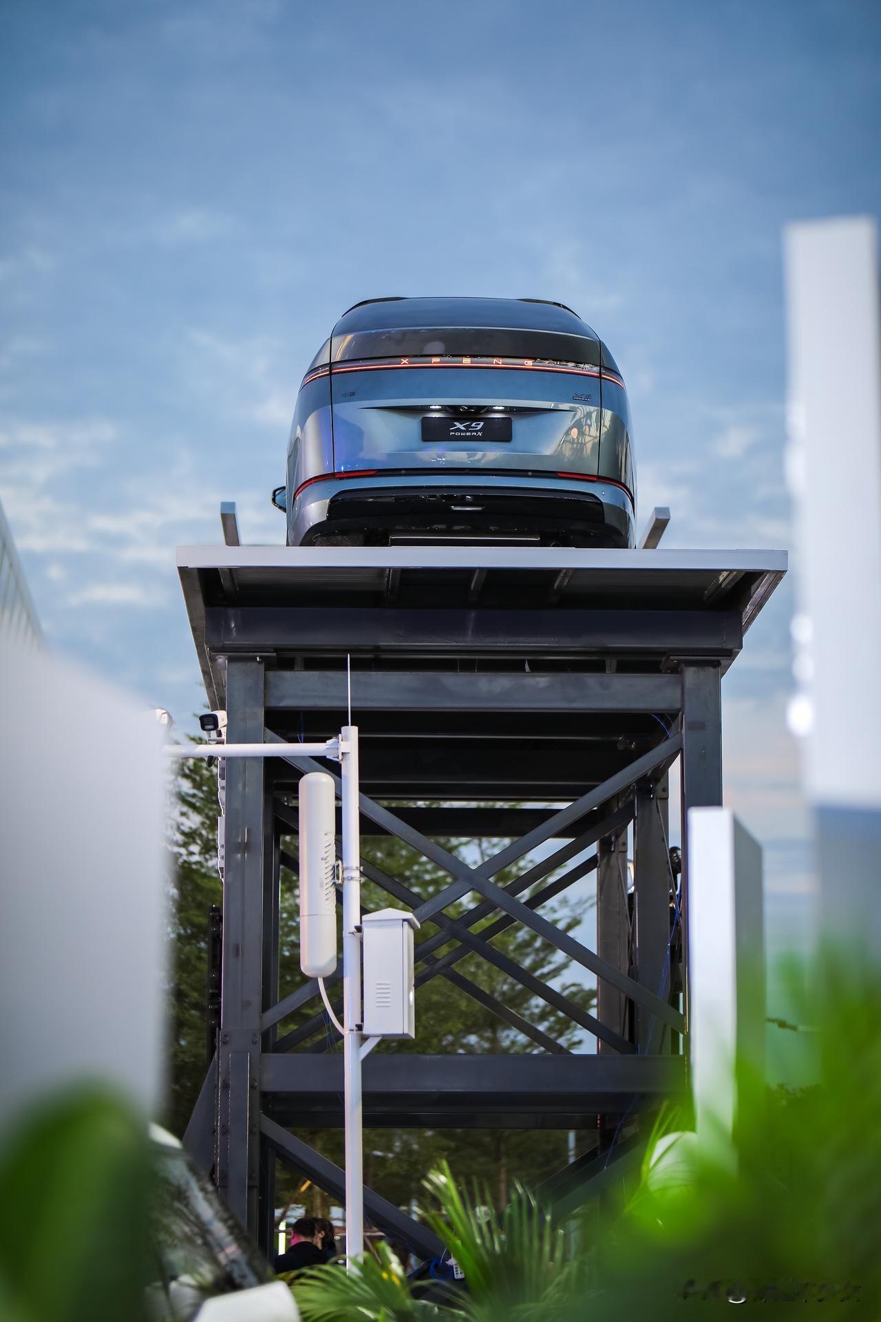 火出圈了！小鹏X9超级增程，集超长续航、全域安全、极致静谧、魔变空间与全场景智能