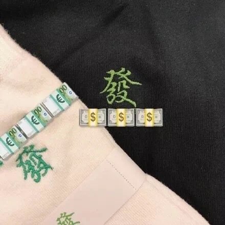 “你在闪闪发光的同时也要平平安安”  