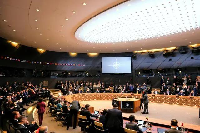 美国用实际行动向北约“施压”
美国北约联合部队司令职位移交欧洲。
特朗普对北约不