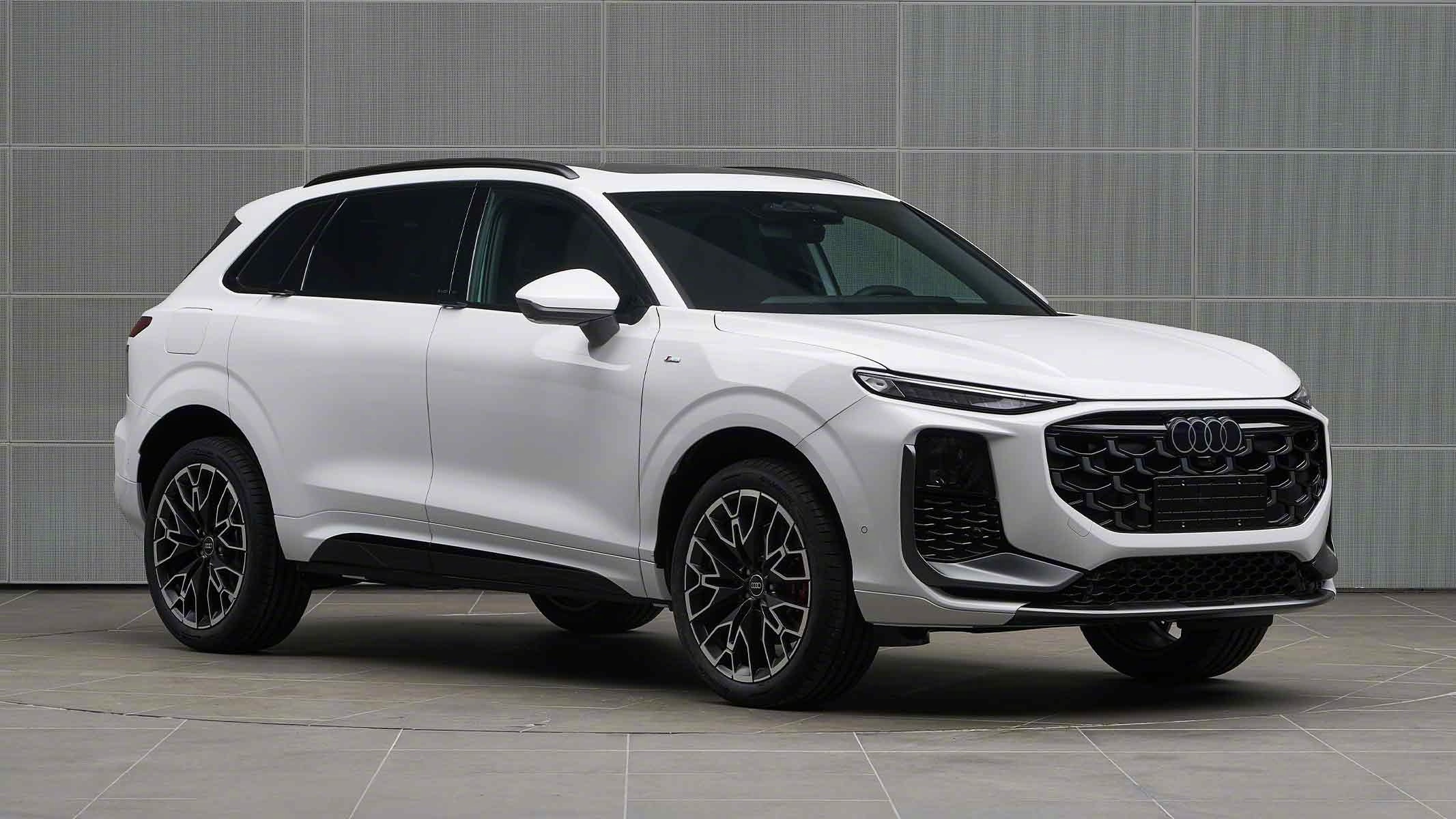 新Q3L，外形家族风格不新鲜了，然后我找了半天车门把手，这设计不太理解。轴距比老