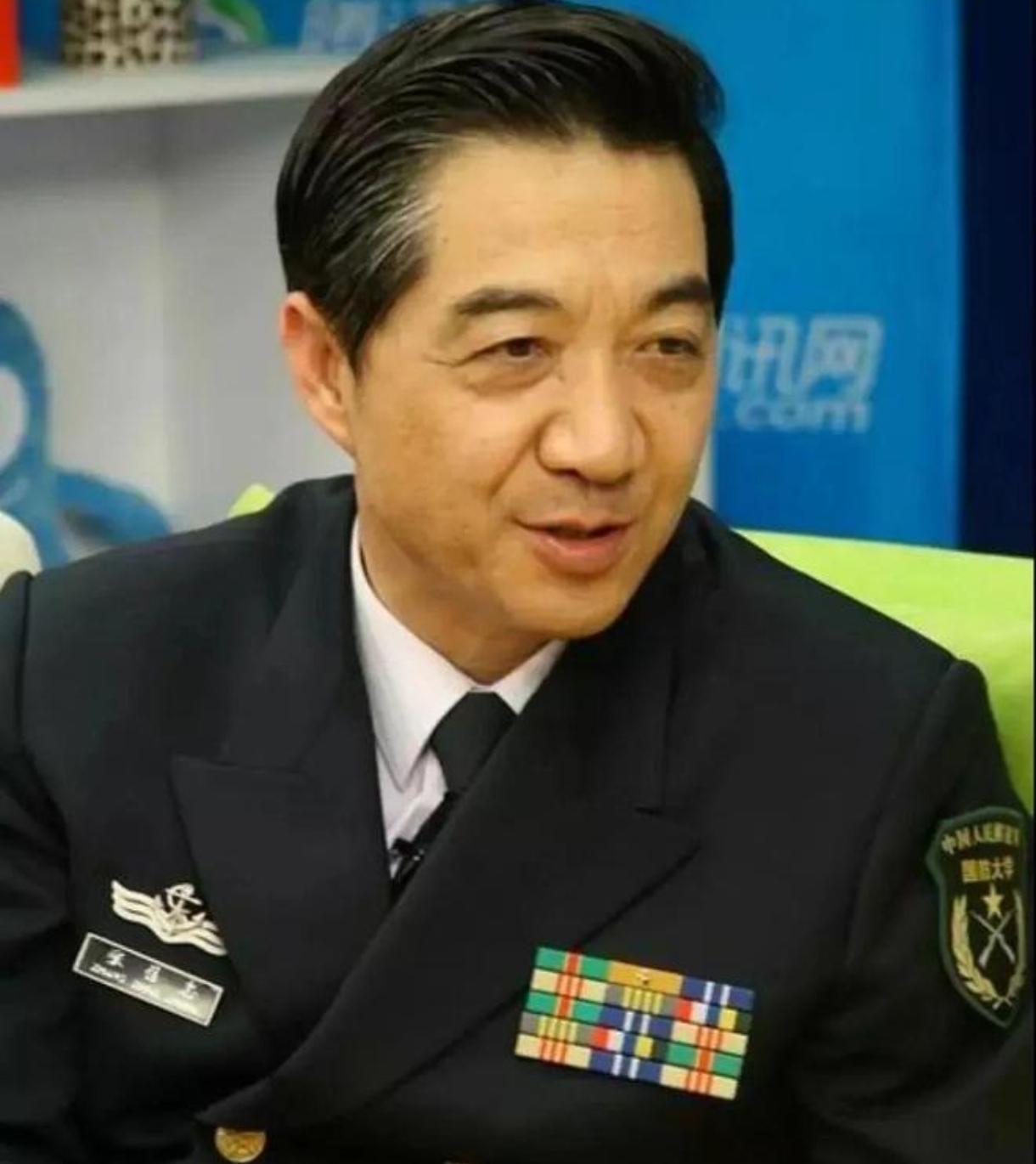特朗普第一次当选总统的时候，局座张召忠曾经风趣的说：如果他连任两届的话，他一定能