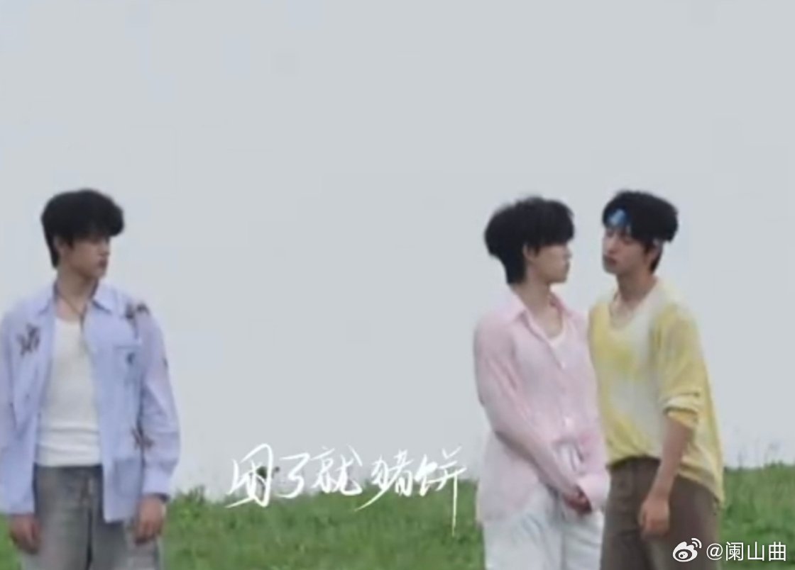 路人误入情侣合照belike： 