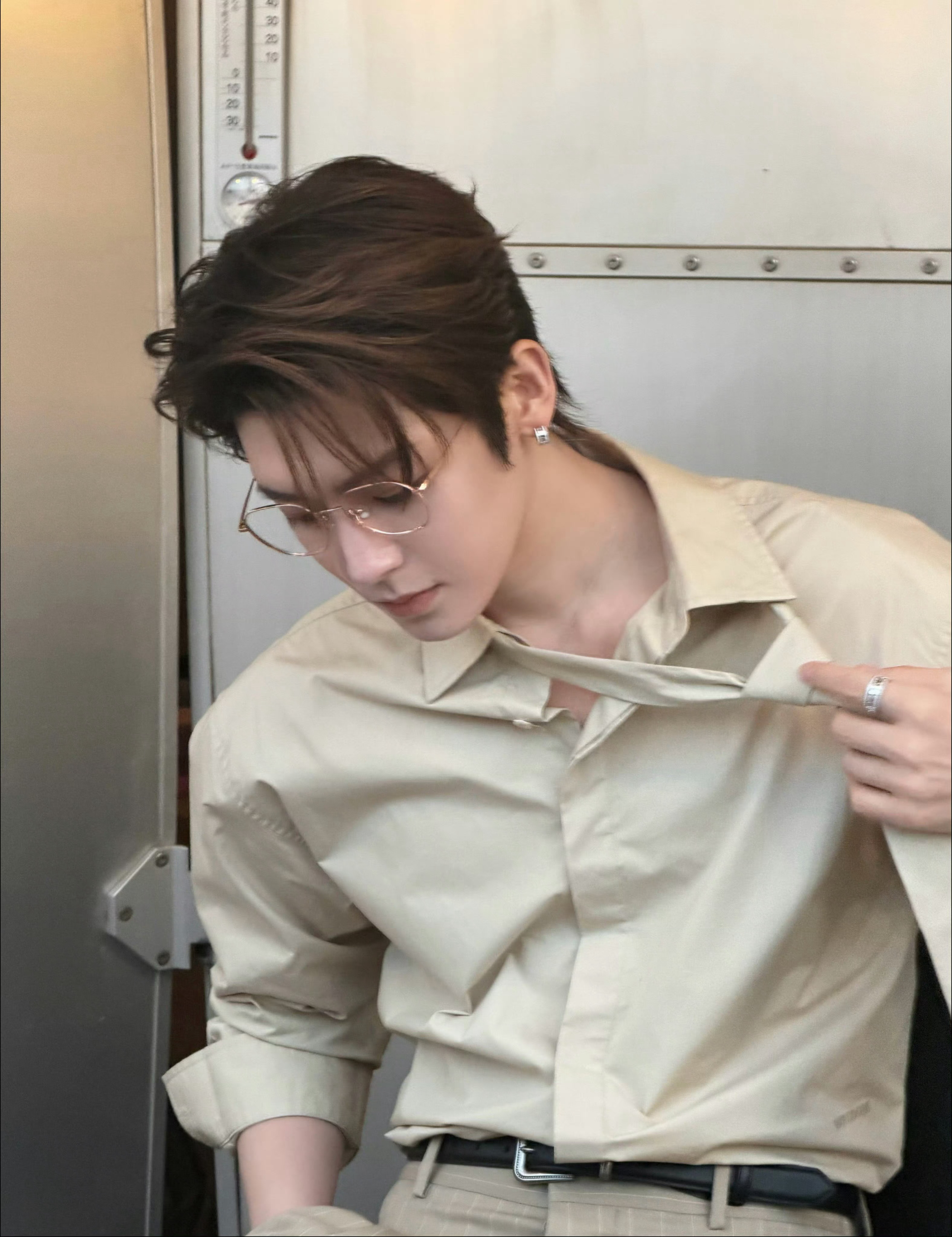 侯明昊眼镜杀 😎 