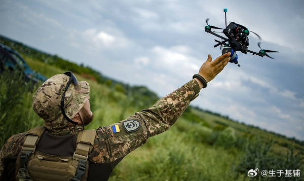 【乌克兰向欧洲提出基于无人机的全新海上安全模式】网页链接乌克兰总统泽连斯基于3月