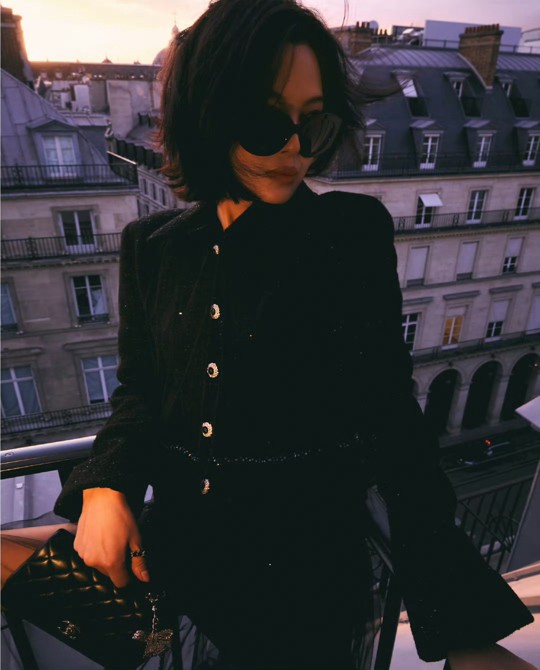 CHANEL品牌大使辛芷蕾身穿2025/26秋冬高级成衣系列亮相CHANEL 2