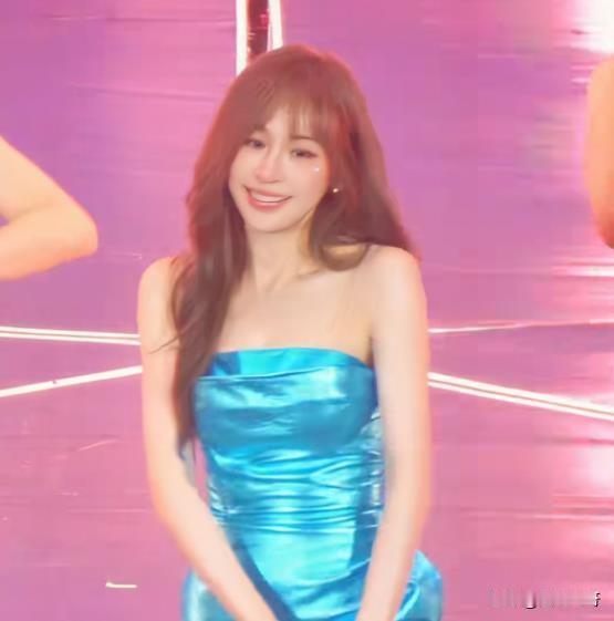 41岁王心凌演唱会上美出新高度！
王心凌人到中年了，甜美气质依旧不输20年前。这