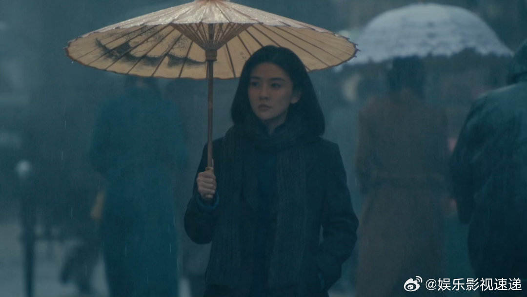 长剧醒来的中式女性美学电视剧醒来 梁洁自带温润的白月光气质，置身动荡年代，干净柔