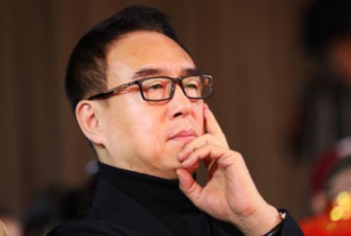 2006年，47岁的春晚导演郎昆趁32岁妻子马艳丽出国，出轨24岁舞蹈家刘岩，妻