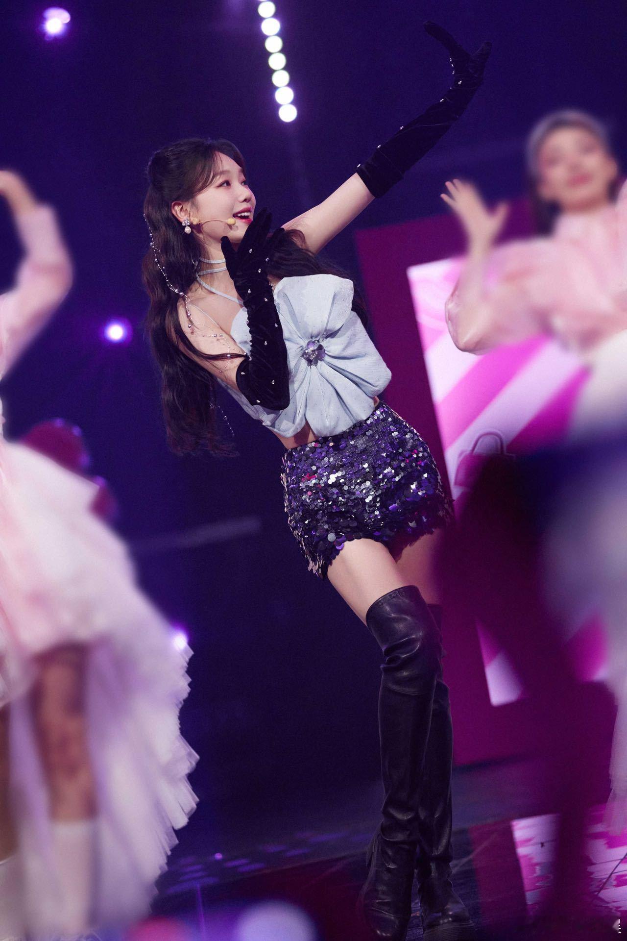 #徐梦洁舞台魅力##徐梦洁在舞台上有一种独特的魅力# 徐梦洁在舞台上的魅力独出心