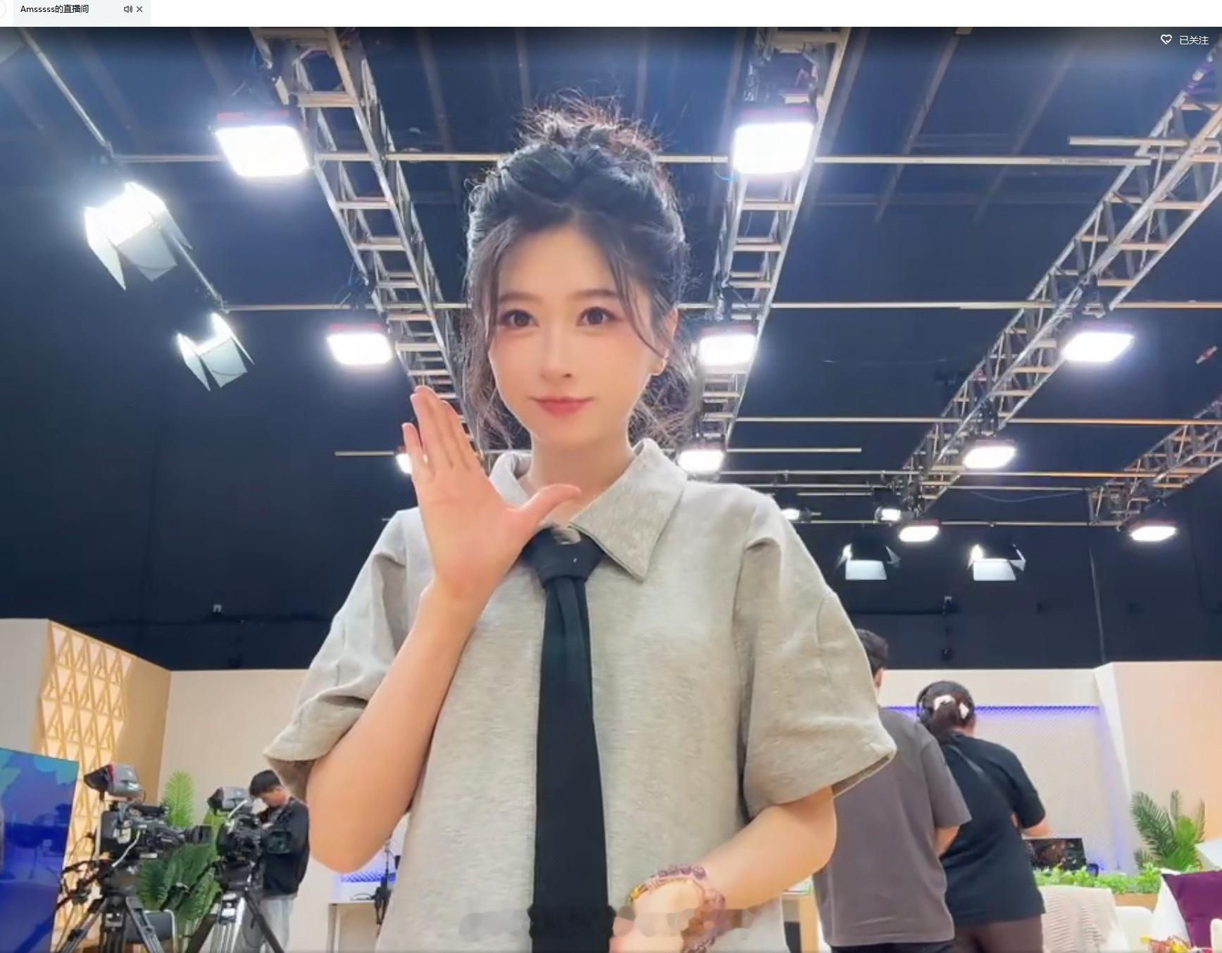今天的EWC fun派队看的是PUBG的比赛～ 玩这个游戏那么多年，第一次认认真