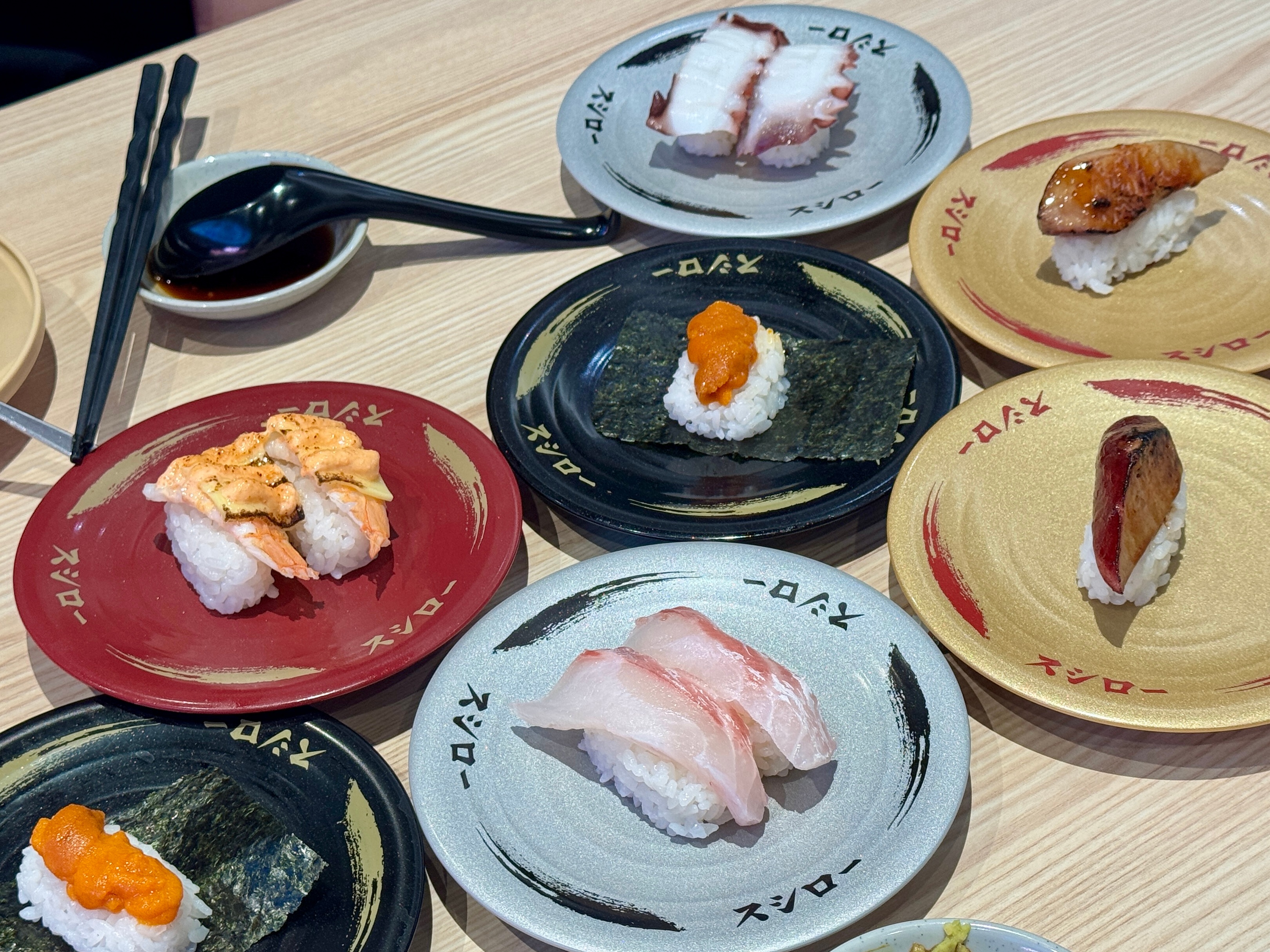 就这么在晚餐高峰期吃上了排队两百桌的寿司郎！（图5米饭打包回去喂狗狗了，没有一粒