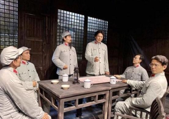 刘伯承在《回顾长征》里写下过一句分量极重的话：当时，如果不是毛主席坚决主张改变方