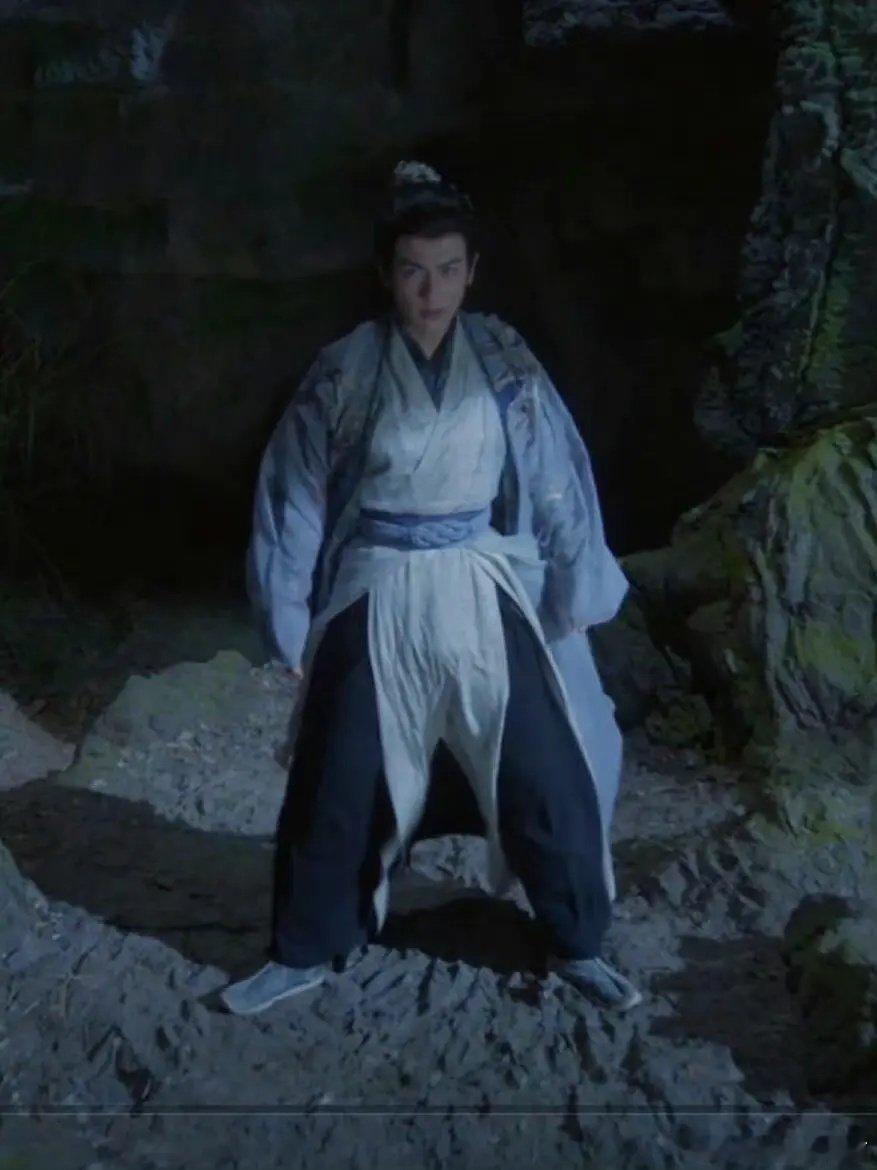 谁能救救张凌赫，这比例…… ​​​