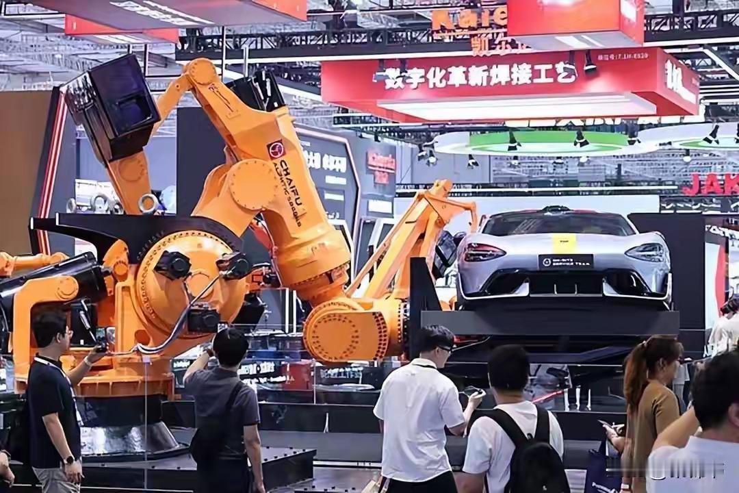 中国经济现代化给全球南方诸多启示。它提供超越“西方中心论”的方案，不搞“铁血殖民