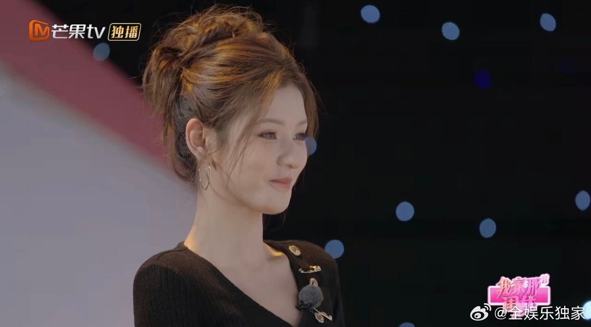 张予曦和妈妈对视一秒破功 谁懂啊！张予曦和妈妈对视还没开始走心，就被一句唠嗑带成