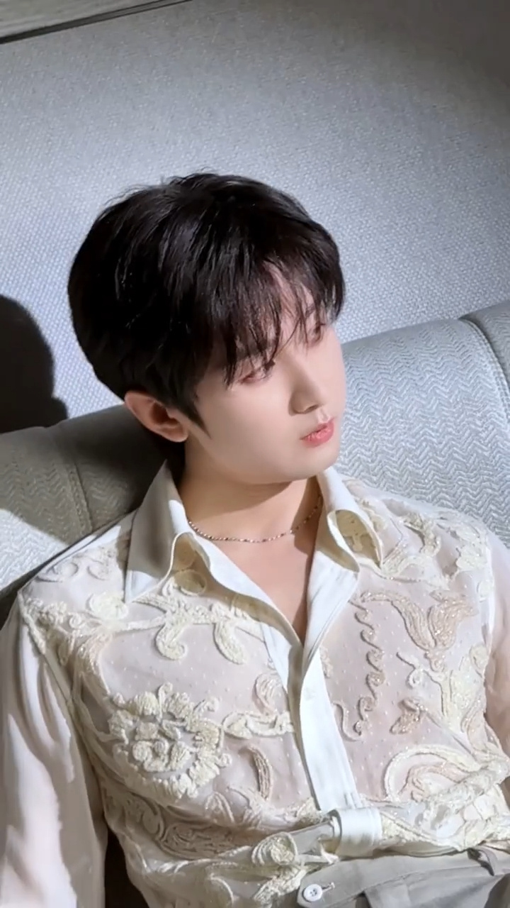 成毅春日少年妆 来自成毅的春日顶级魅力！ 超帅气少年！ 