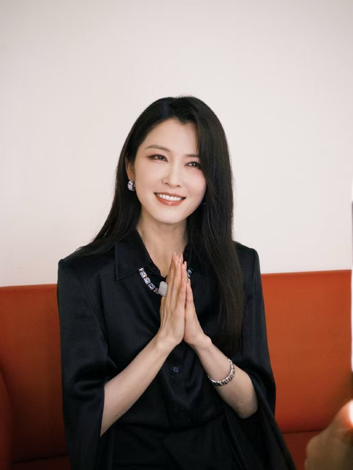 徐洁儿一开口一切都对味儿了徐洁儿唱跳实力完全不输女团被徐洁儿舞台惊艳到，开口即精