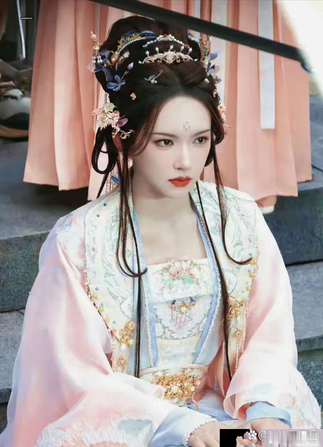 程潇长得挺好看，但穿古装感觉不太搭 