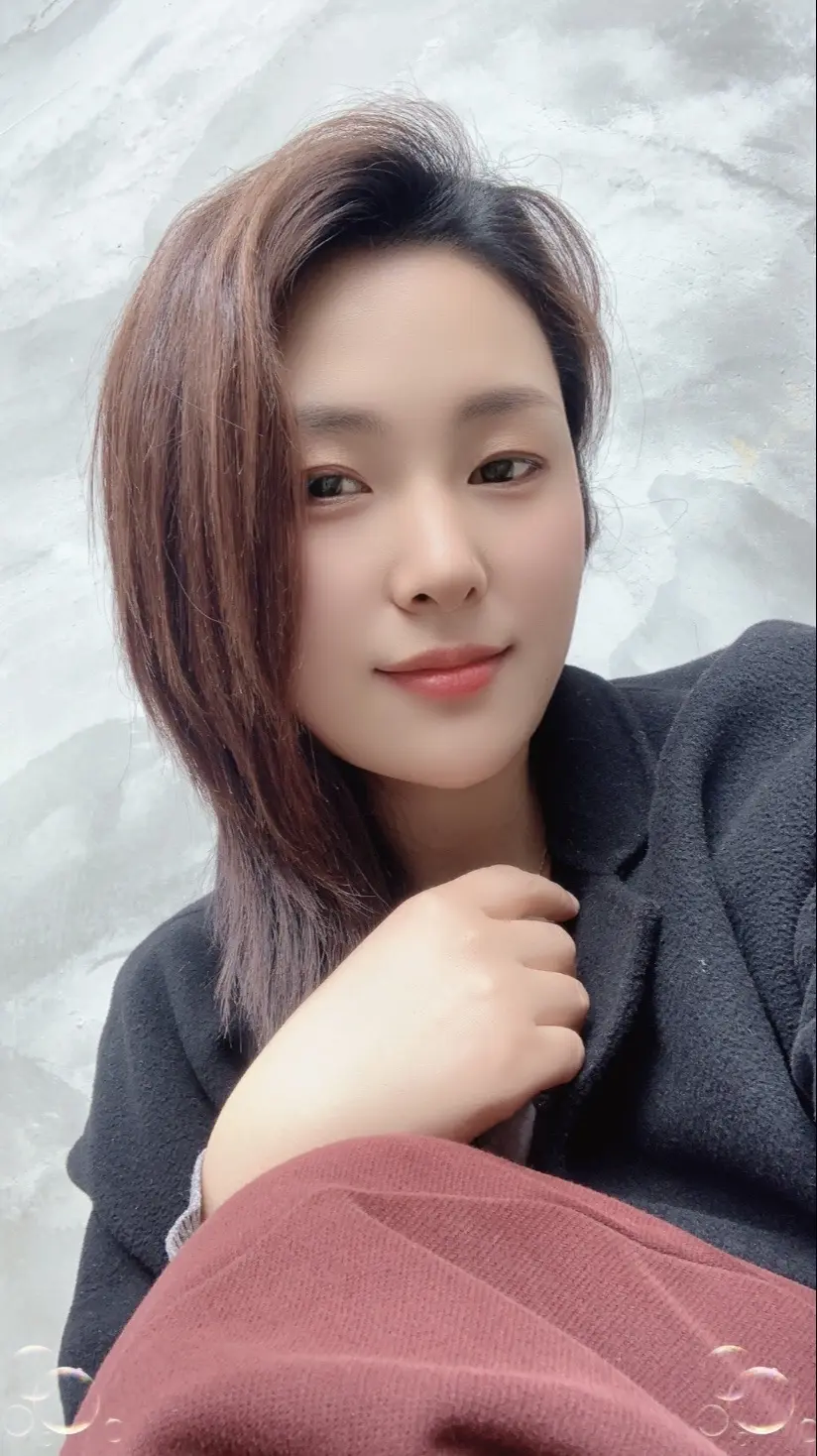 先生，你发现没有？大气的人不喜欢争，善良的人不喜欢斗，低调的人不喜欢比...