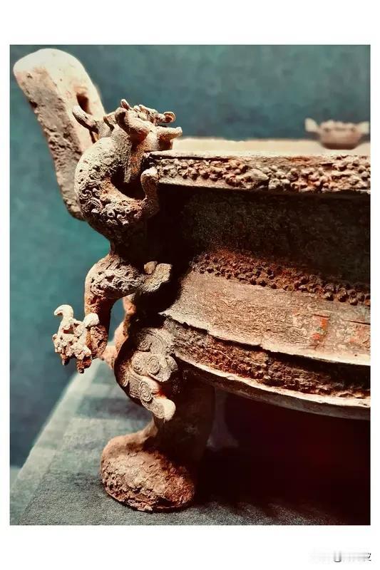 为啥要保护文物？这意义可太大了。文物是人类文明发展的物质载体与精神印记，像“活化