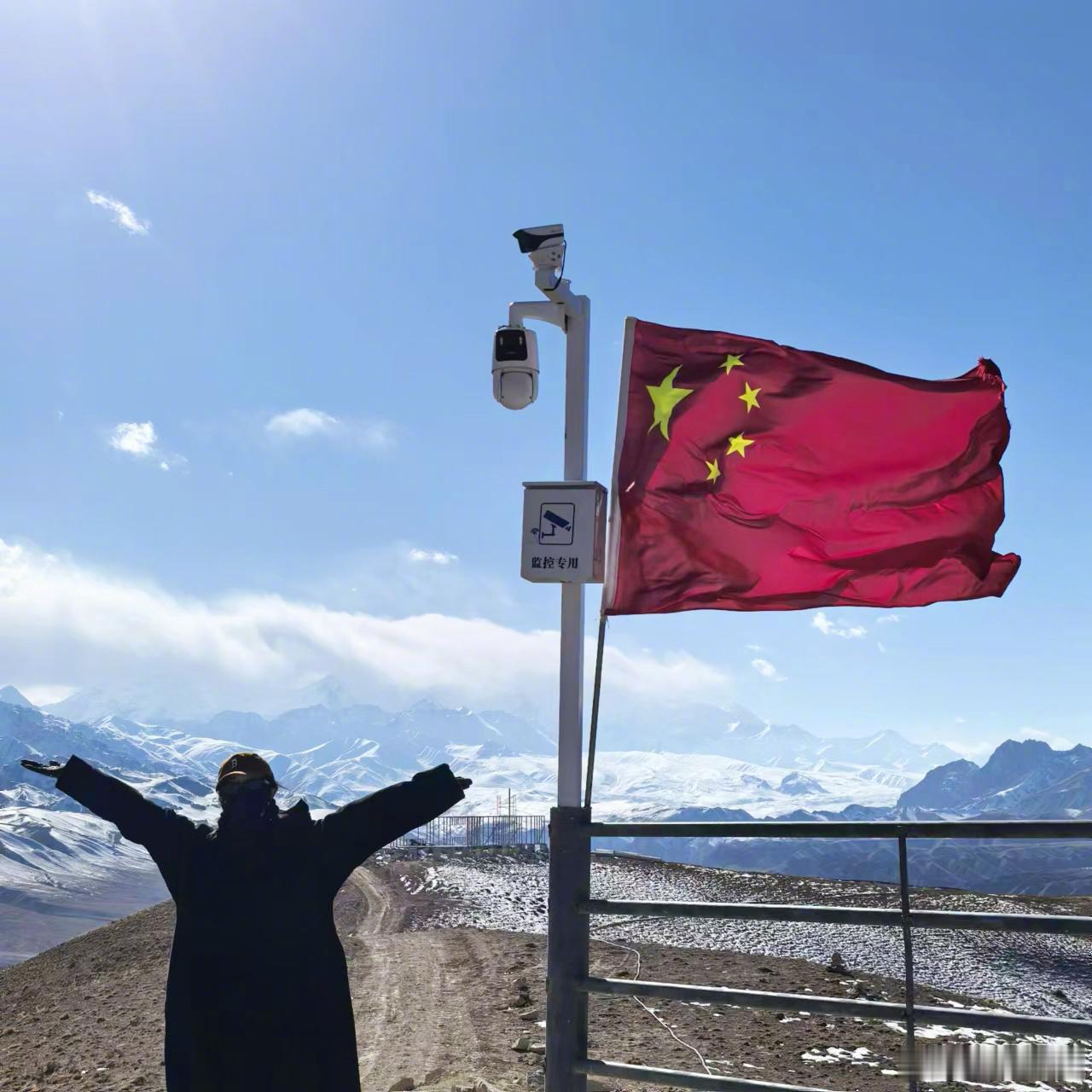 果然那一抹红会让每一个中国人为之骄傲与振奋！别说我们又专又红的杨幂了！ ​​​