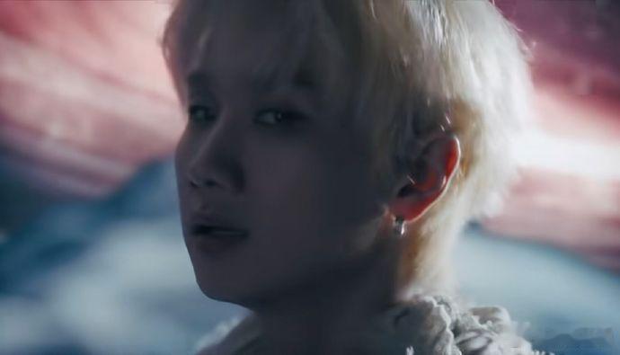 汪苏泷mv已经nextlevel了从舞美到运镜，从造型到特效，汪苏泷这支系列MV