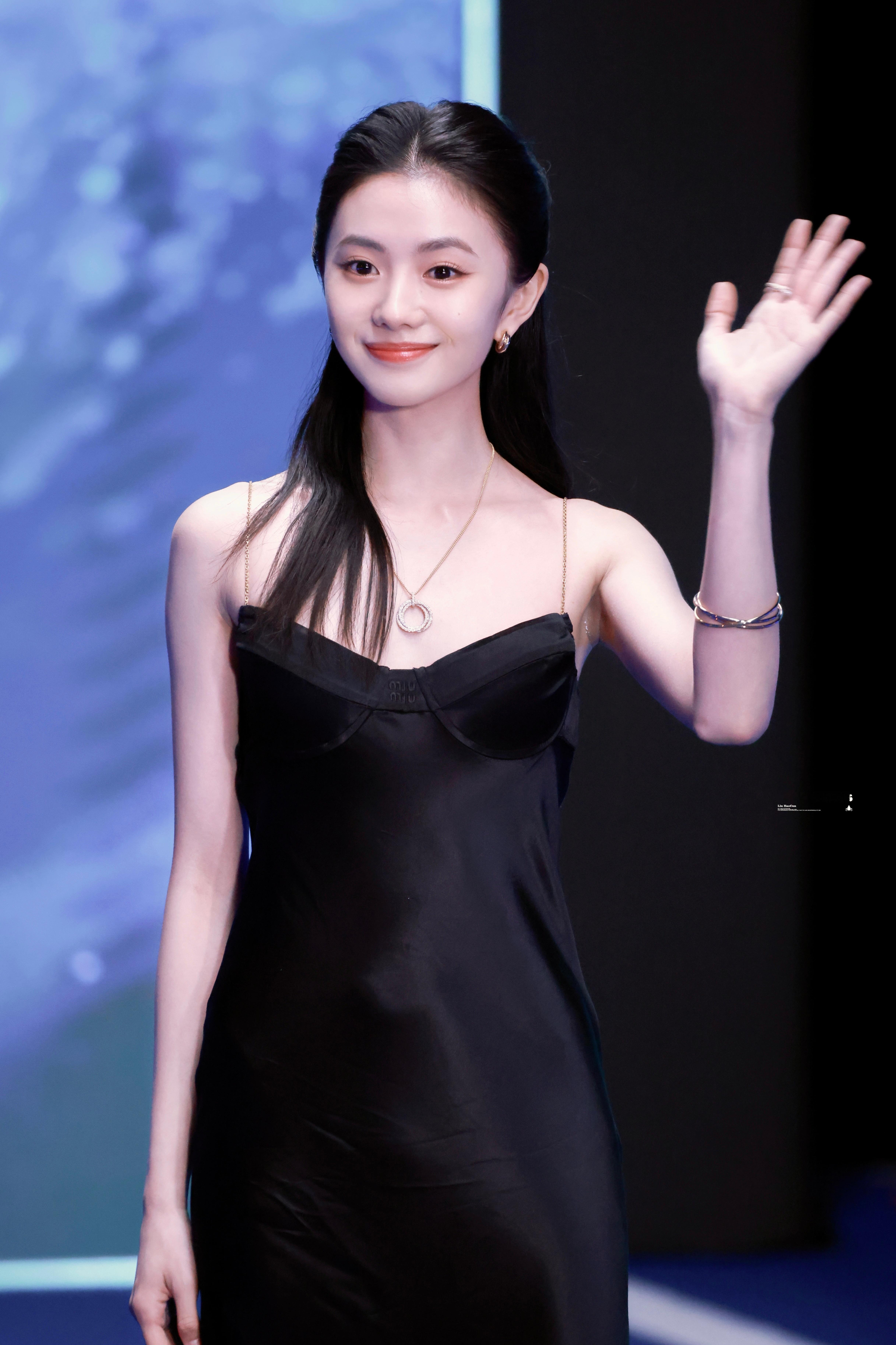 刘浩存 🌌黑裙轻摆，优雅如诗。✨ ​​​
