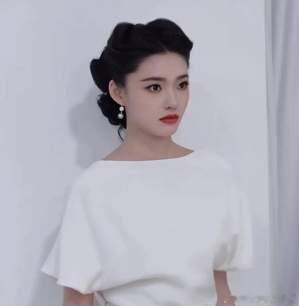 怪不得周星驰挑中了林允，美人鱼是真的美 ​​​