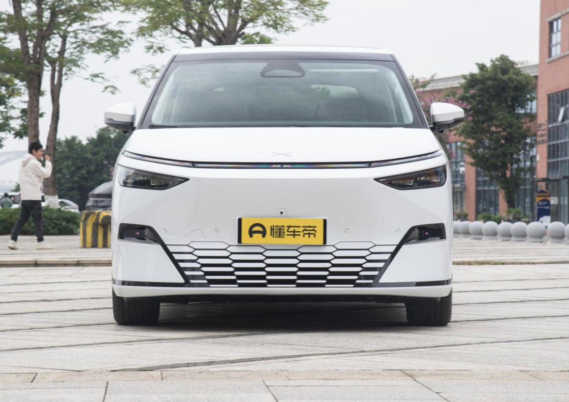 【小鹏X9试车报告】
1，选择车型是2024款 640四驱高性能Max，官方指导
