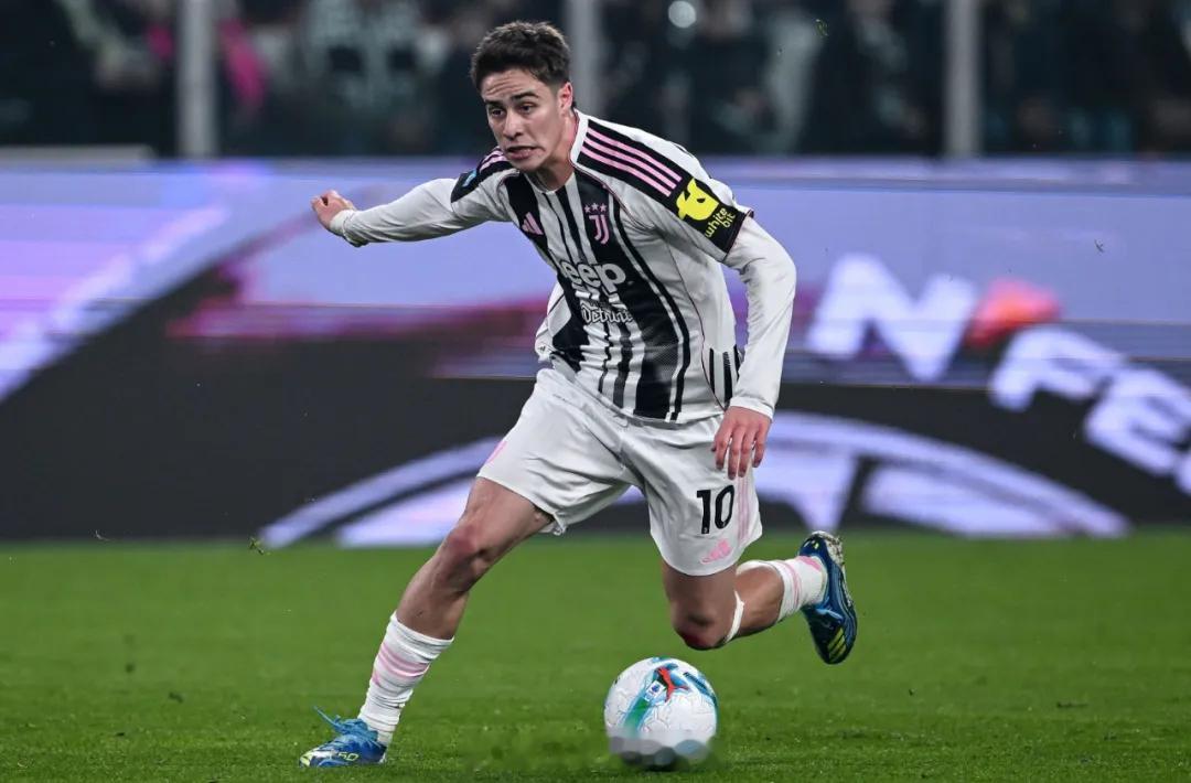 目前在担任足球运营主管的基耶利尼在接受采访时谈到了伊尔迪兹的续约问题，他暗示双方