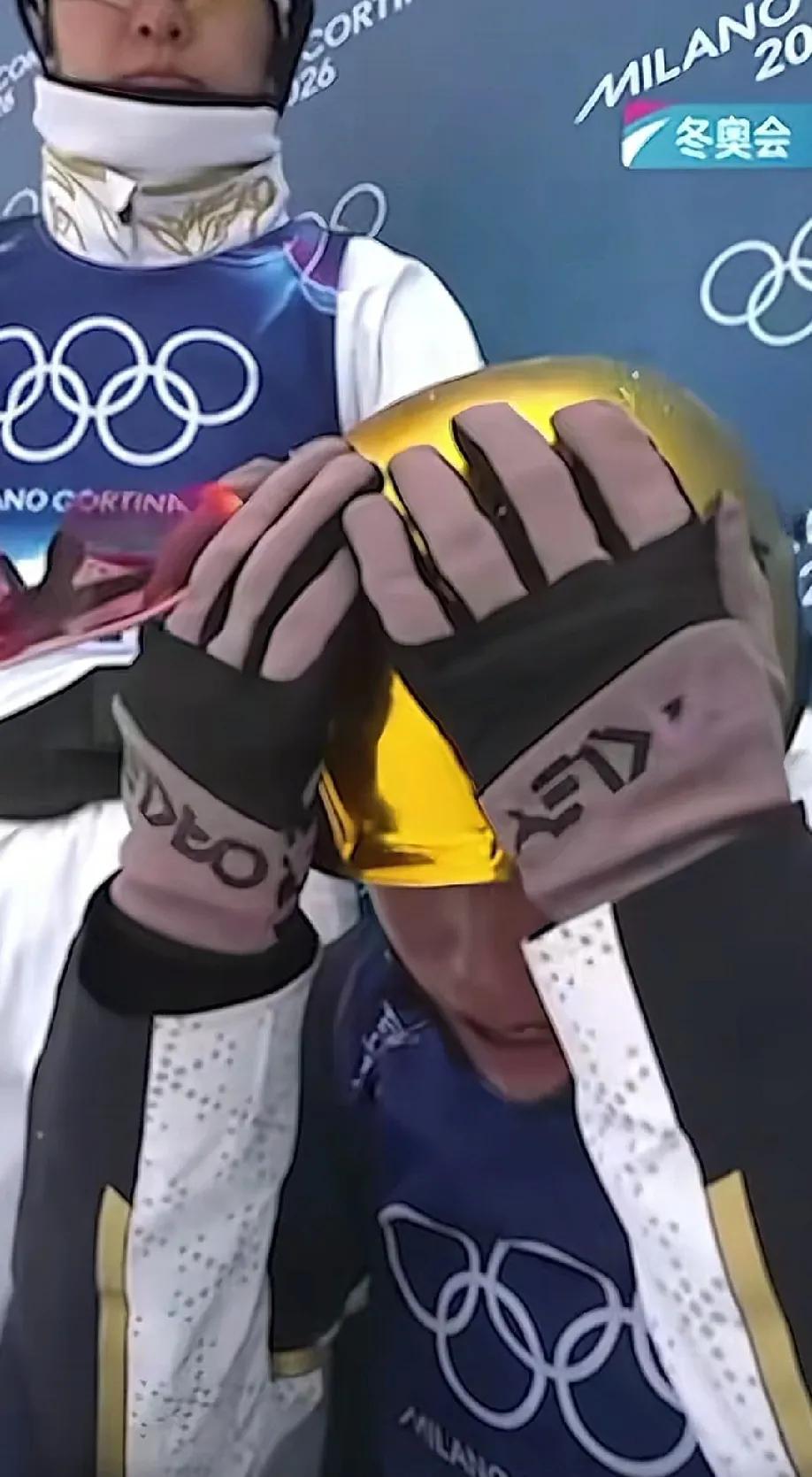 李天马哭了，不是因为他拿了冠军，也不是因为他受伤了，而是他因为自责。

在最后一