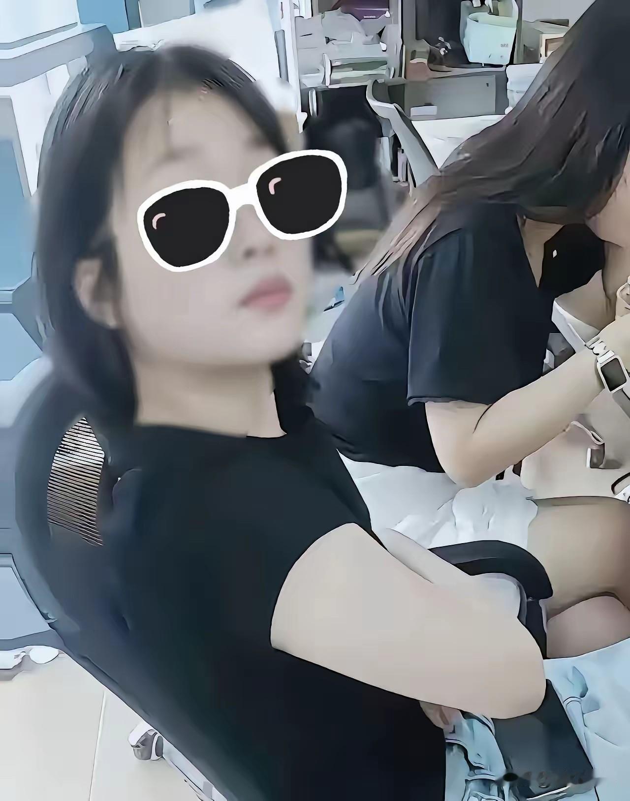 杭州那个白嫖外卖的姑娘，此刻怕是恨透了她老板。本该赔付八十元、致歉即可平息的微澜