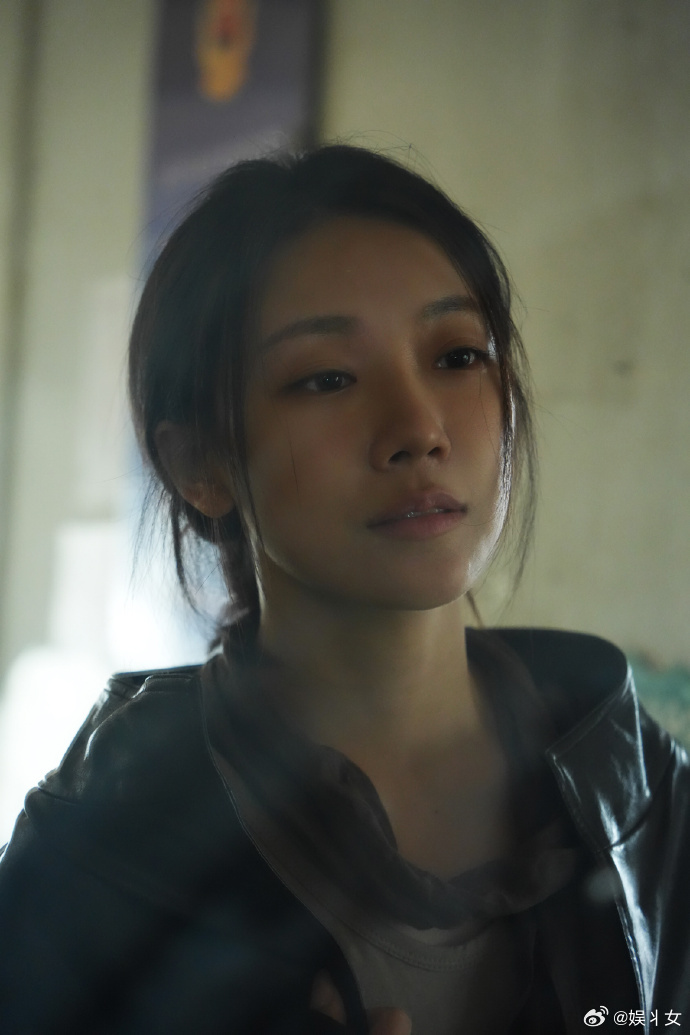 菅韧姿早该这么演了 白天坐诊，晚上唱二人转，还要偷偷备考博士。菅韧姿把那种“不敢