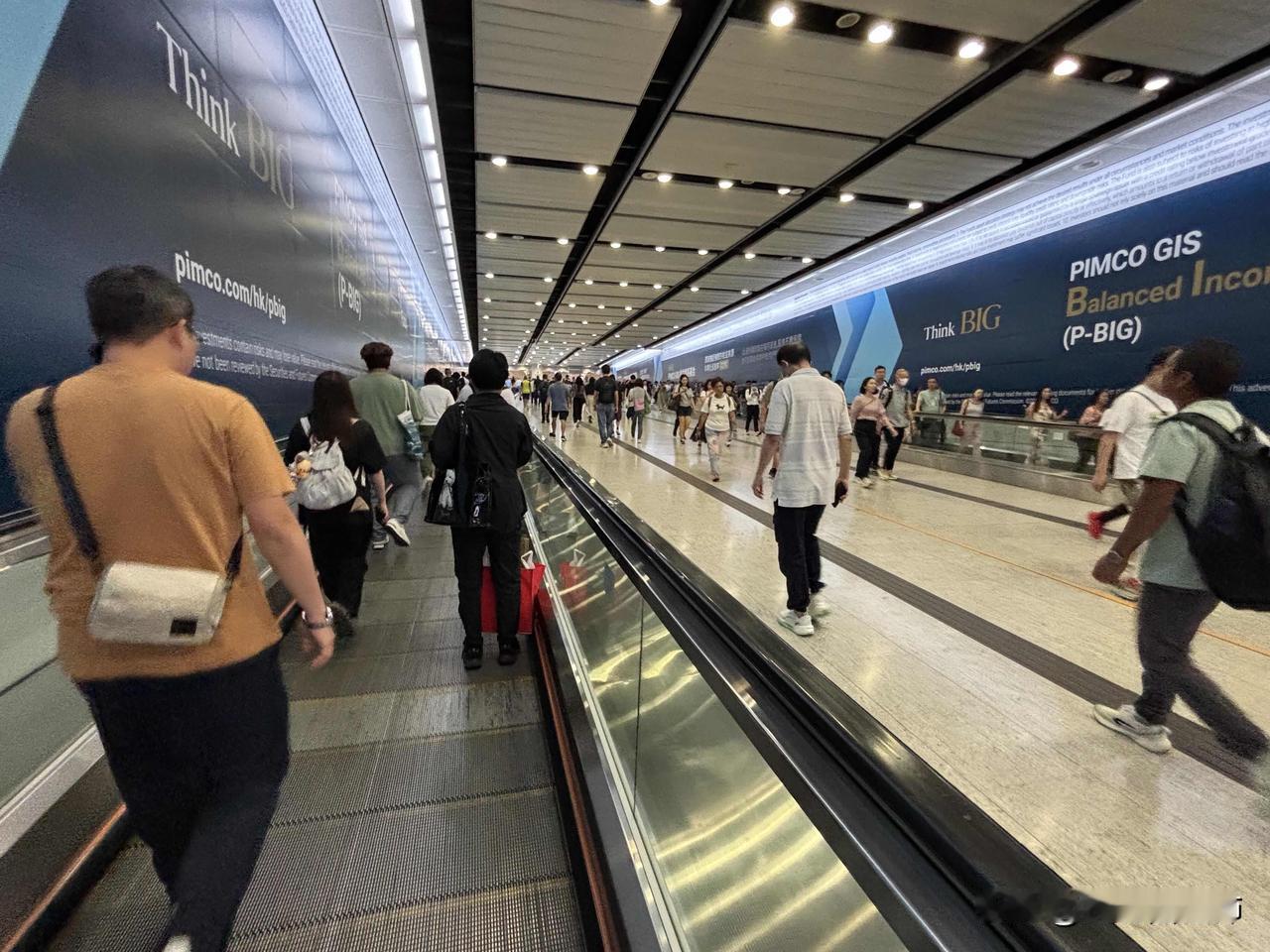 我不想再过这种生活了…
一直在垃圾堆里扒拉工作，扒到一个差不多的就进去试试，结果