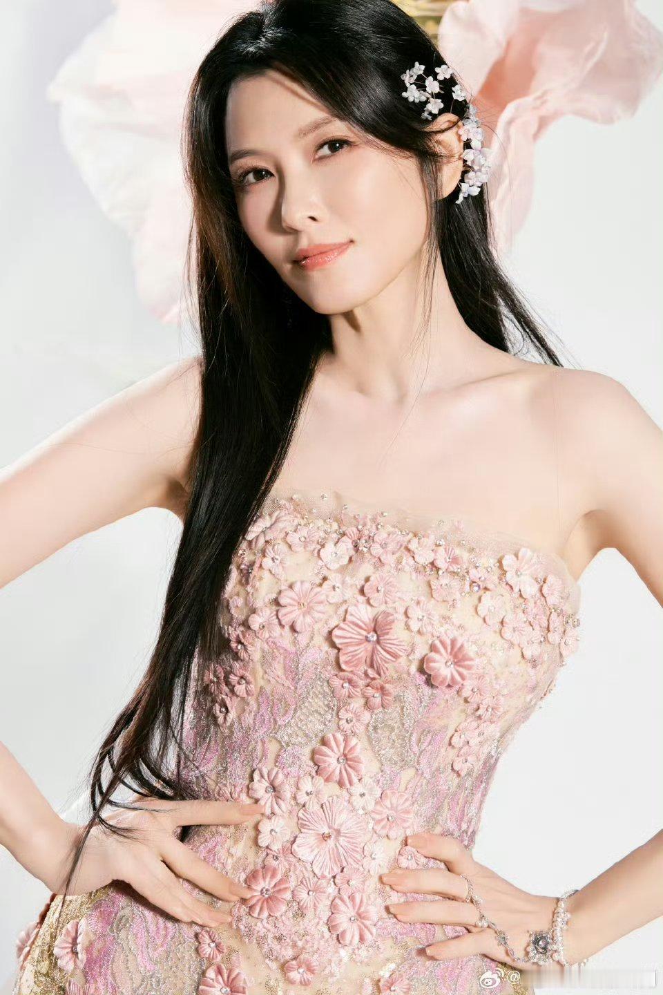 徐洁儿可以去歌手了洁儿姐姐的歌声太有感染力了，每次听都陶醉，这实力不去歌手真说不