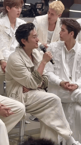 王传君推荐武大靖来披荆斩棘披荆斩棘披荆斩棘成团名单很难想象武大靖站在披哥舞台上会