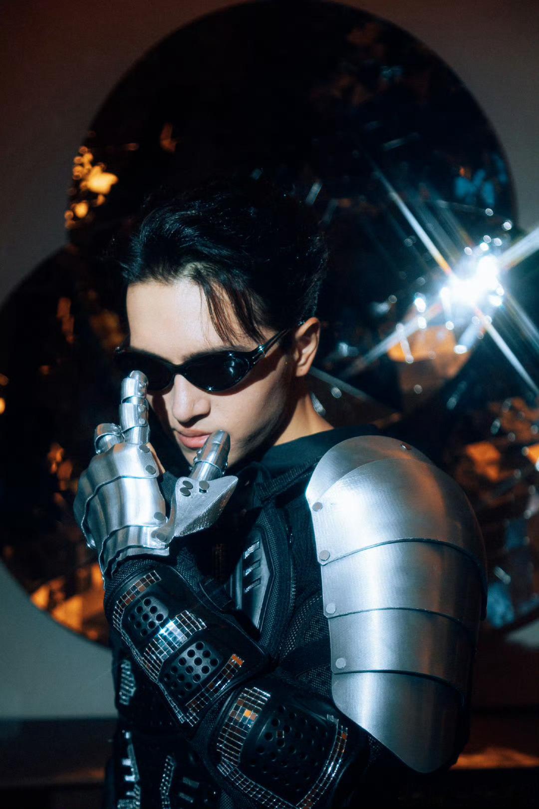 同样两天，他追平小说+写歌，我只会说“俺不中了”！人与人的差距啊！ 