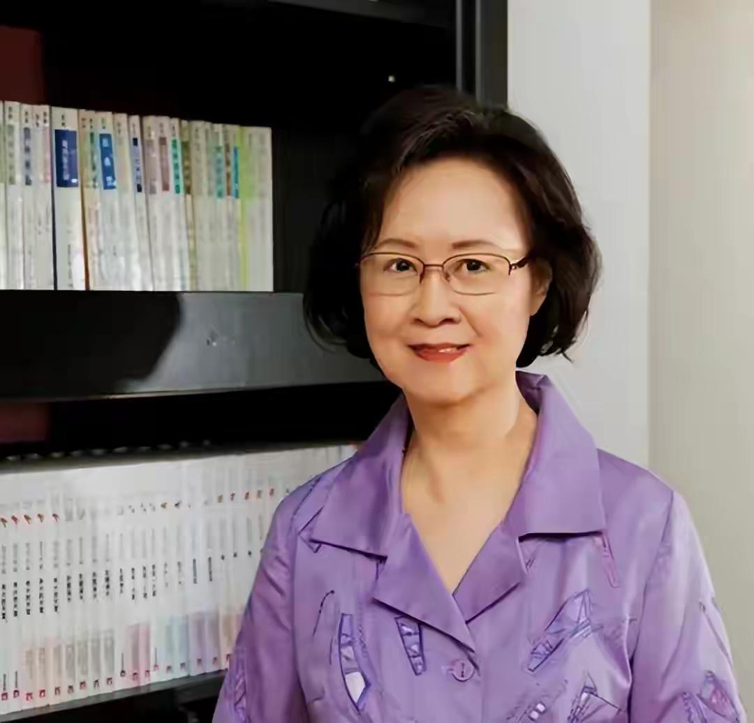 琼瑶离世后，何琇琼用两场“漂亮仗”证明：真正的守护从不是争对错，而是把承诺落到实