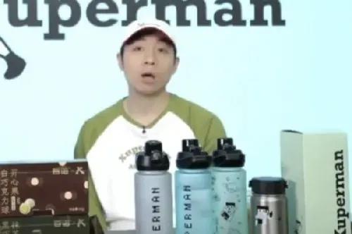 手握4家公司的许昕当陪练，钱永远赚不完为国效力的机会从不辜负
看到许昕要回去当陪