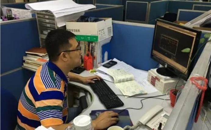 可怜天下父母心，儿子在北京飘了10年，还是没有出头，没房没车没媳妇，今年更是因为