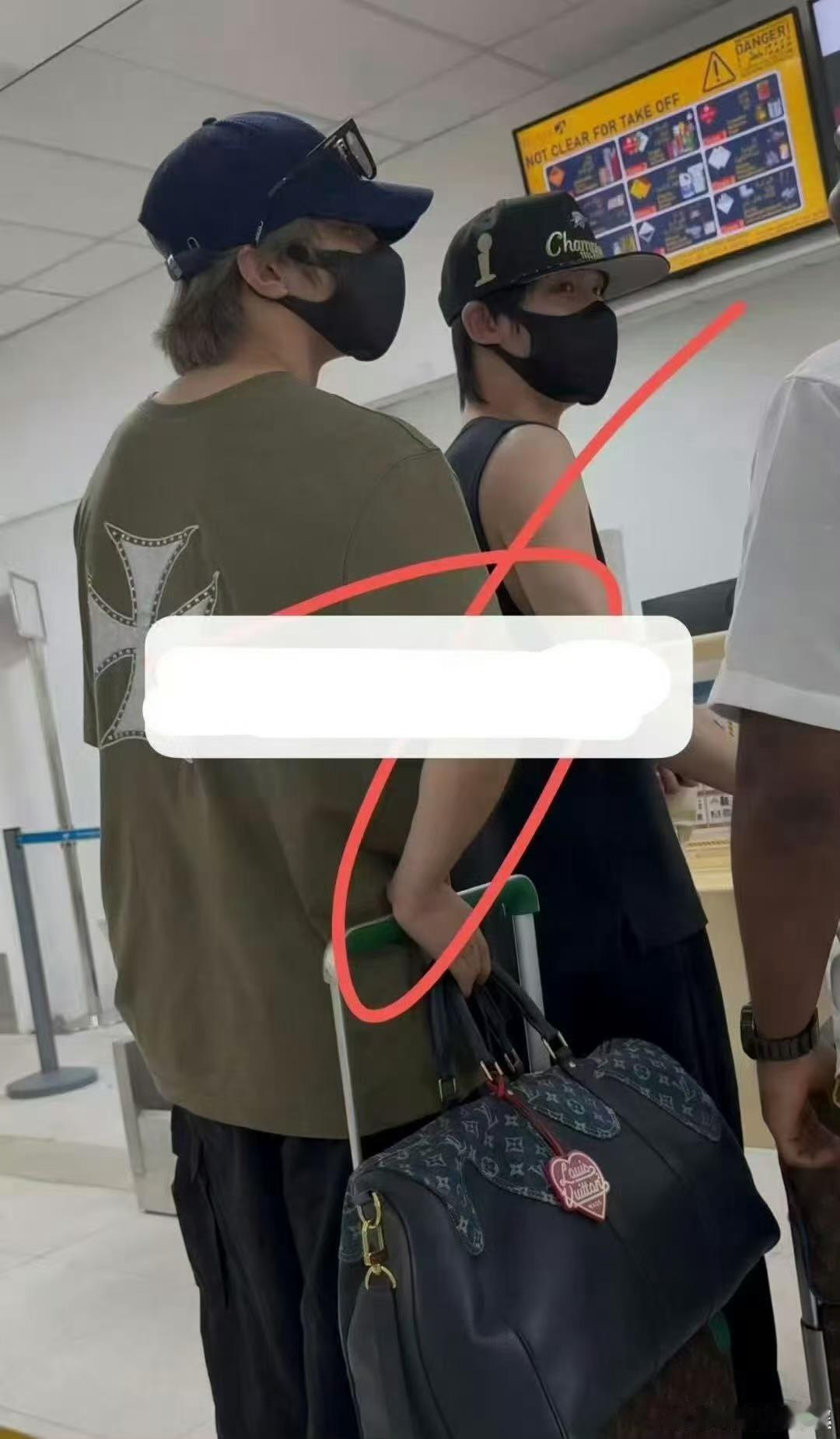 丁程鑫刘耀文马尔代夫旅行结束丁程鑫刘耀文回来了丁程鑫刘耀文马尔代夫旅行结束，回国