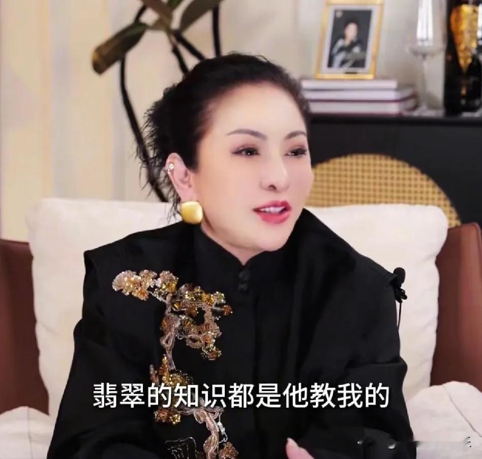 向太首谈白月光前男友，她的生日是他的忌日，这不是短剧而是真事。

向太的白月光前